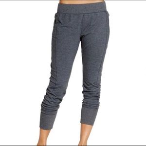 CALIA By Carrie Underwood Cropped Joggers Large